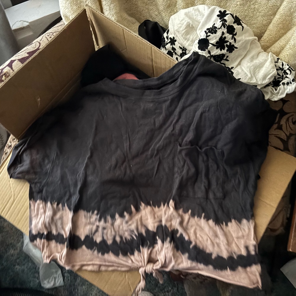 Black and bleach dye crop top small